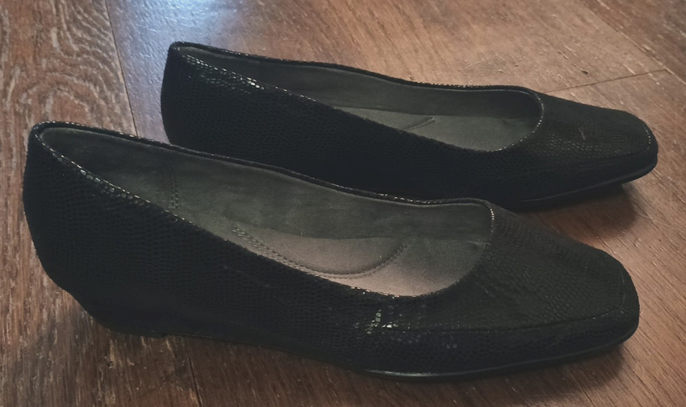 Aerosoles New Sparkle BLACK Snake Shimmer Low 1" Wedge Pumps sz 7.5 PRETTY!